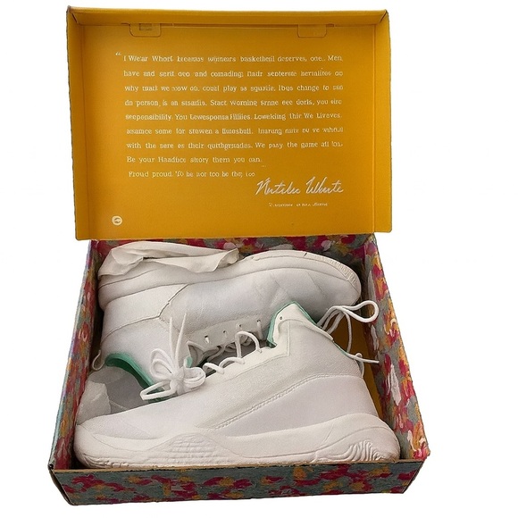 NWT Moolah Kicks Phantom 1 Women’s Basketball Shoes Sz 5 Lightweight Court Ready - Picture 2 of 4